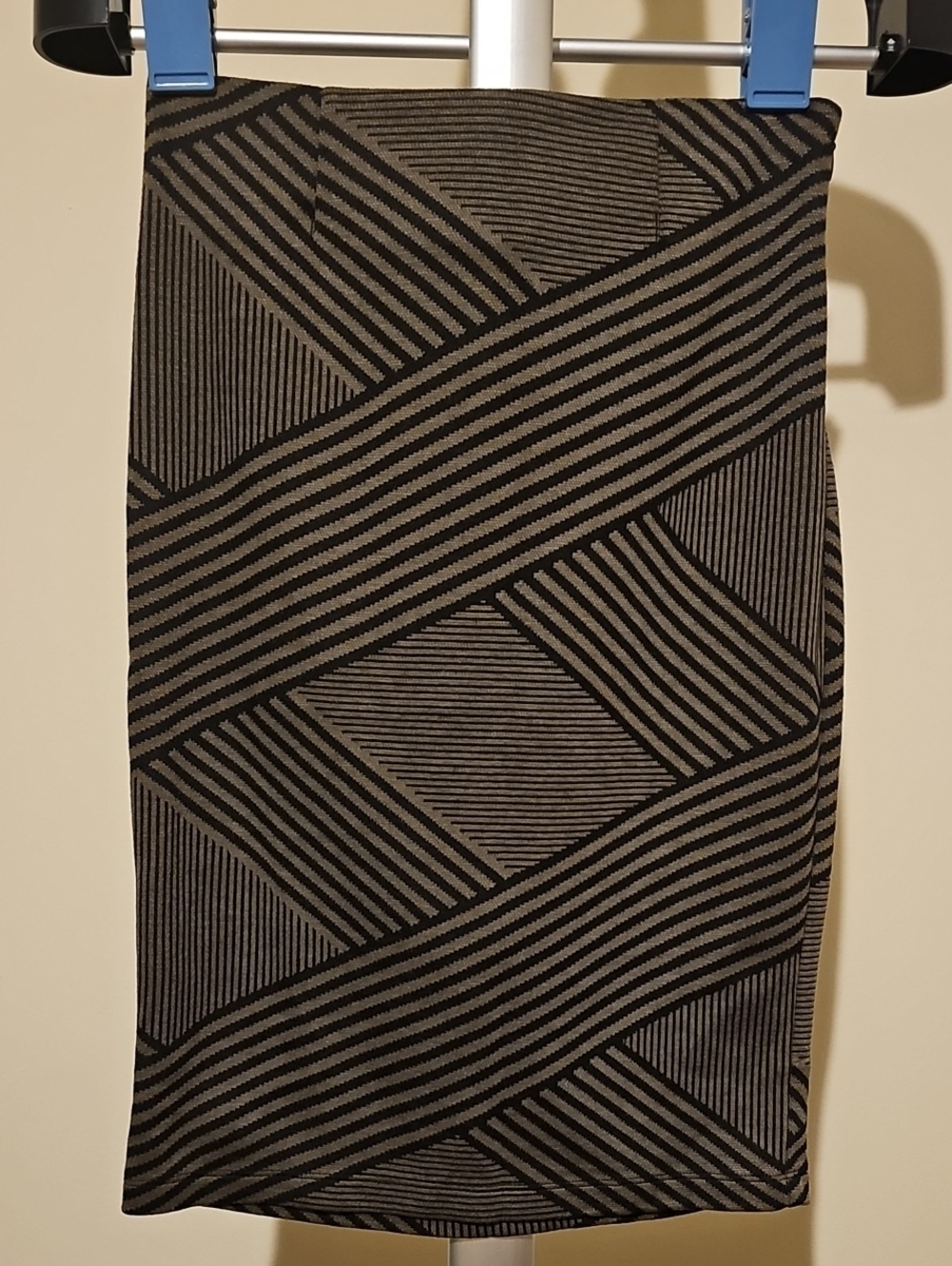 Striped Geometric Pencil Skirt in Black and Gray Small